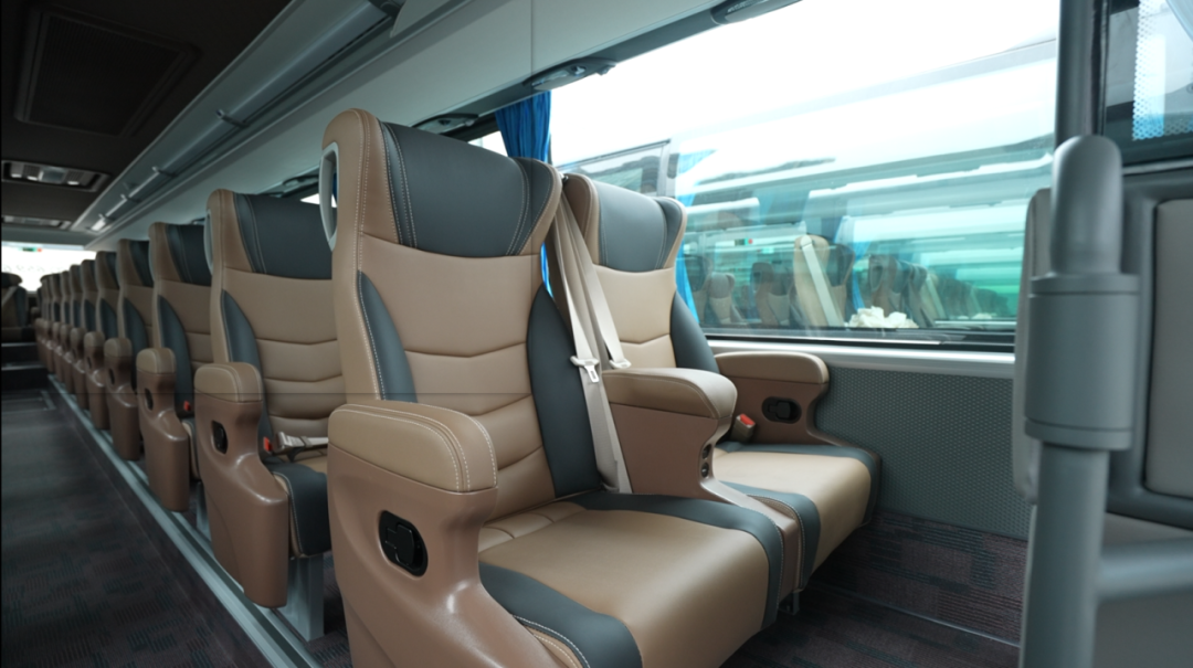 行業(yè)最大批量！宇通100輛高端旅游客車(chē)交付新疆