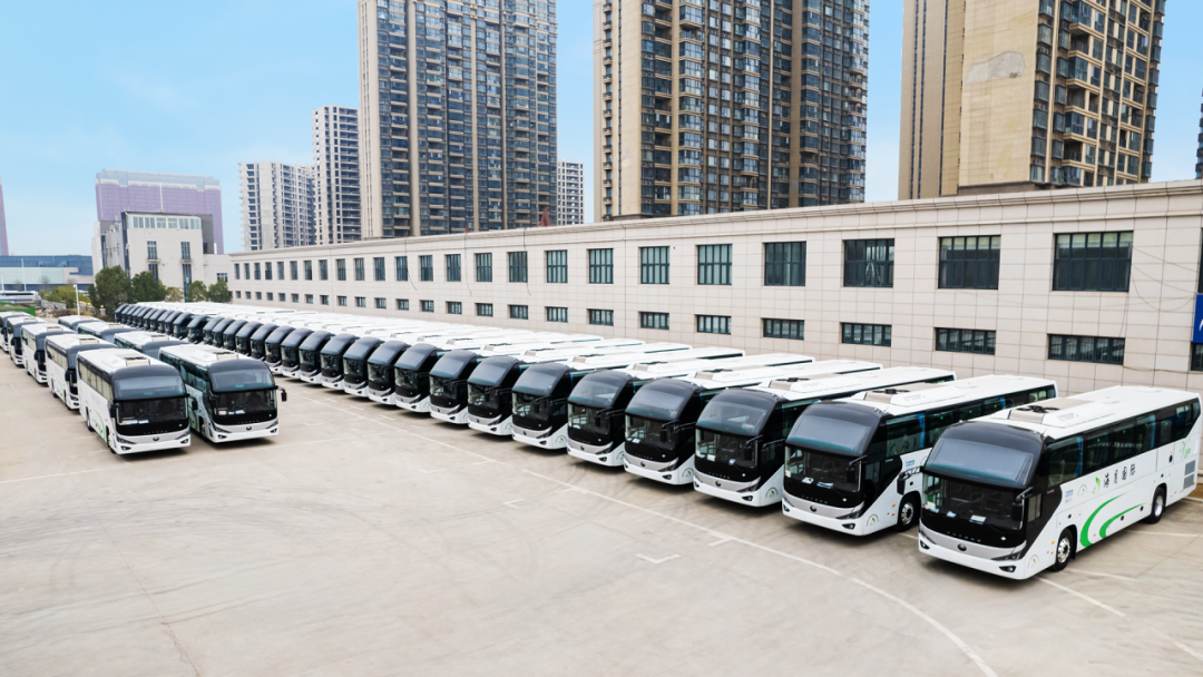 行業(yè)最大批量！宇通100輛高端旅游客車(chē)交付新疆