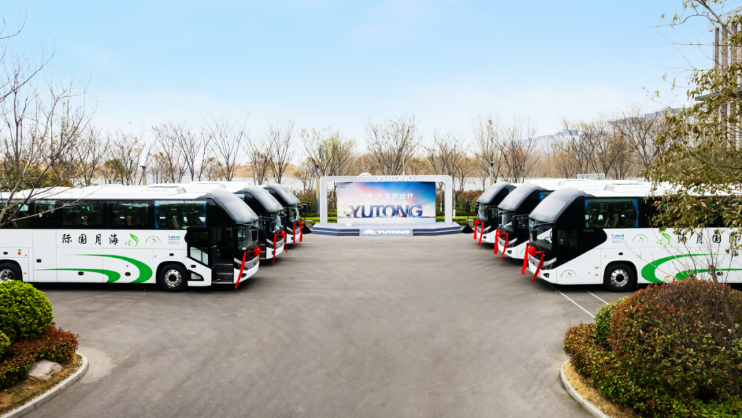 行業(yè)最大批量！宇通100輛高端旅游客車(chē)交付新疆
