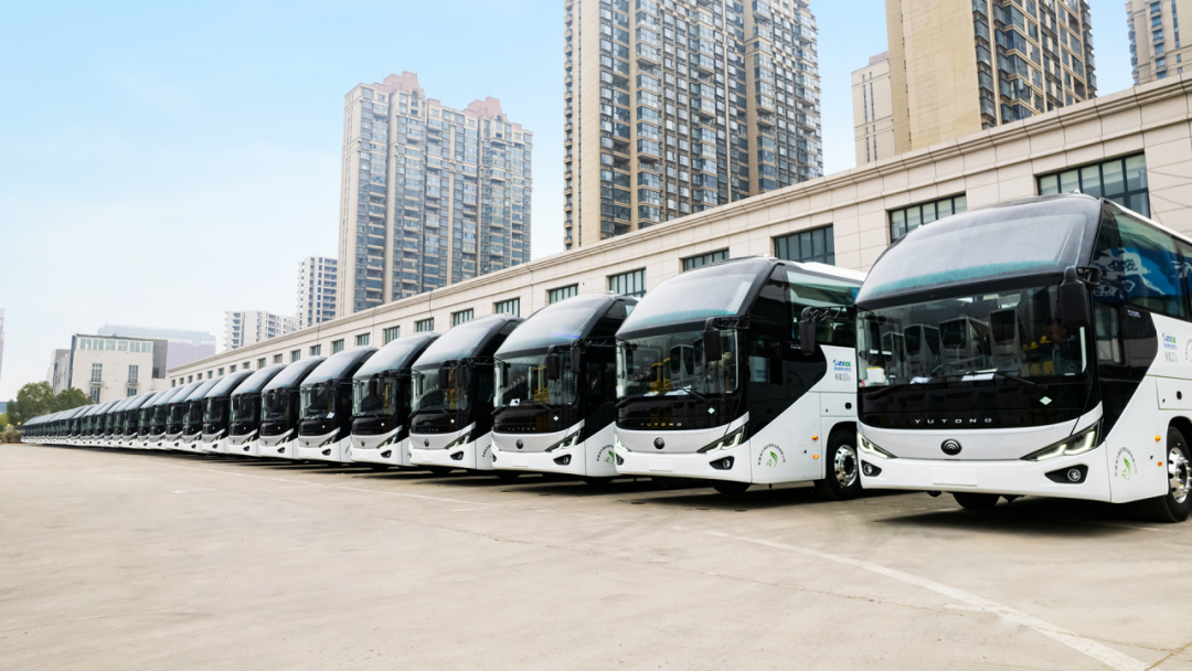 行業(yè)最大批量！宇通100輛高端旅游客車(chē)交付新疆