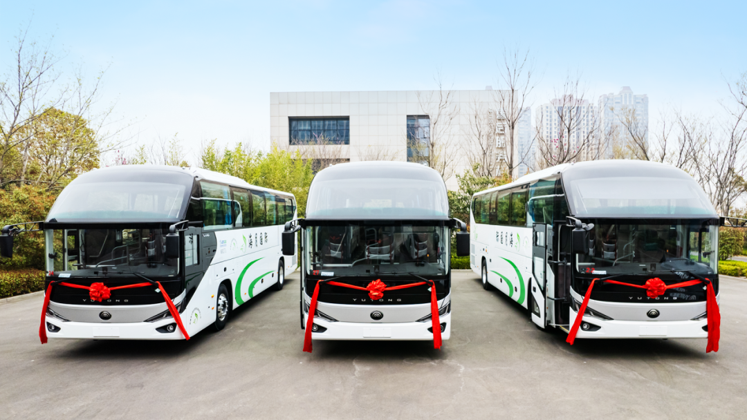 行業(yè)最大批量！宇通100輛高端旅游客車(chē)交付新疆