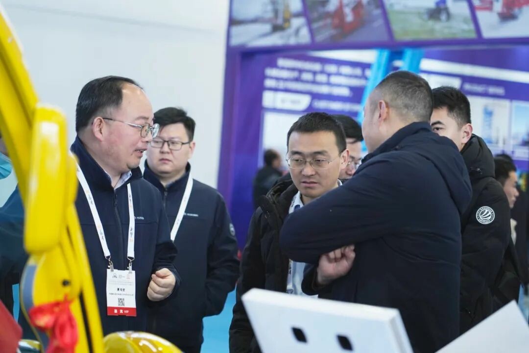 誠(chéng)邀共赴 | 宇通專用車與您相約2025 中國(guó)(鄭州)旅游休閑娛樂(lè)產(chǎn)業(yè)博覽會(huì)