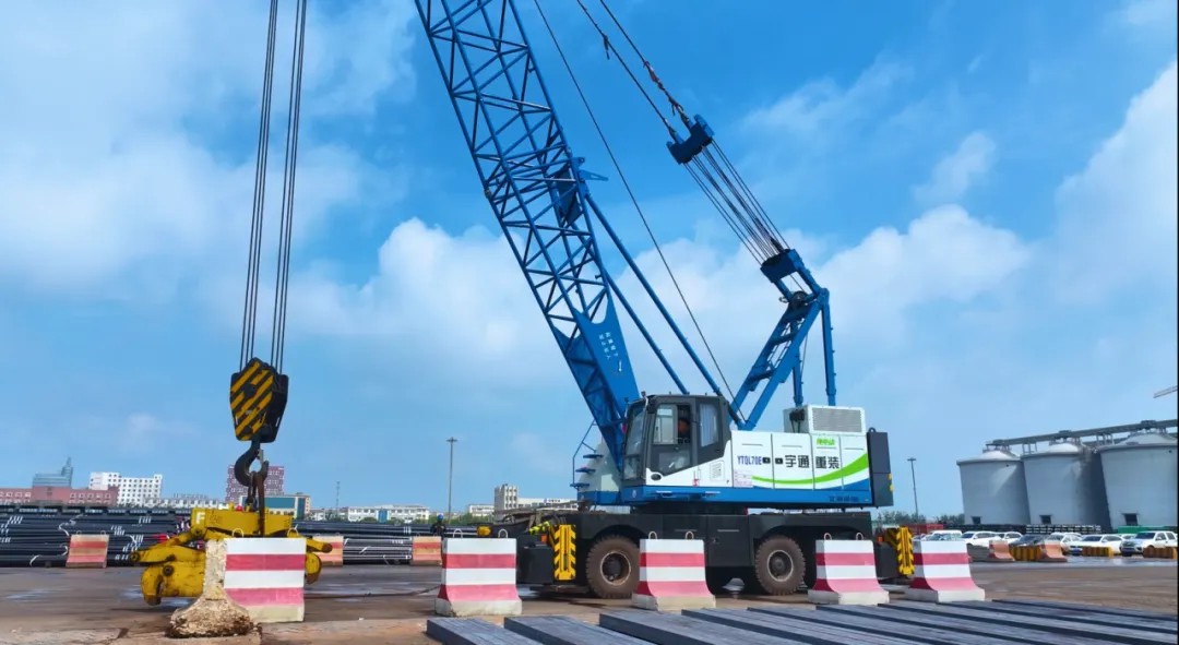 宇通純電動(dòng)港口輪胎起重機(jī)：以硬核三電技術(shù)，護(hù)航港口綠色高效作業(yè)