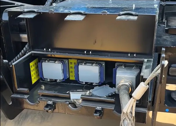 宇通純電動(dòng)港口輪胎起重機(jī)：以硬核三電技術(shù)，護(hù)航港口綠色高效作業(yè)