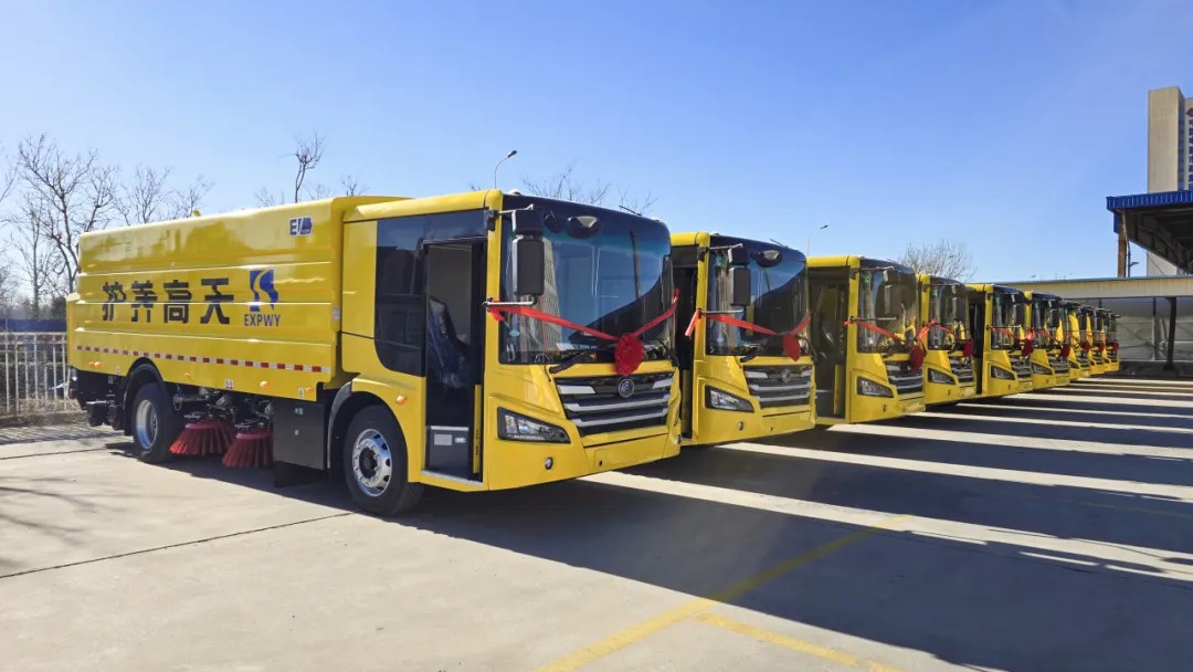 宇通純電動(dòng)高速掃路車批量交付天津，助力綠色養(yǎng)護(hù)升級(jí)！