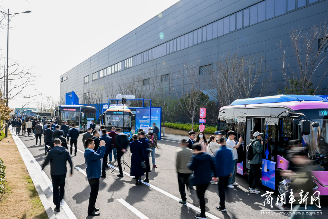 以技術(shù)創(chuàng)新打造長(zhǎng)遠(yuǎn)競(jìng)爭(zhēng)力，宇通新能源商用車(chē)全系新品發(fā)布會(huì)舉行